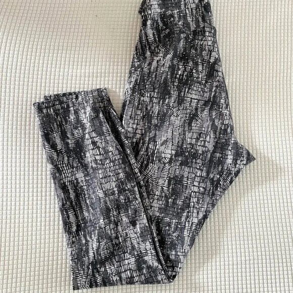 Lululemon Instill Legging 28” size 6 - Picture 1 of 4